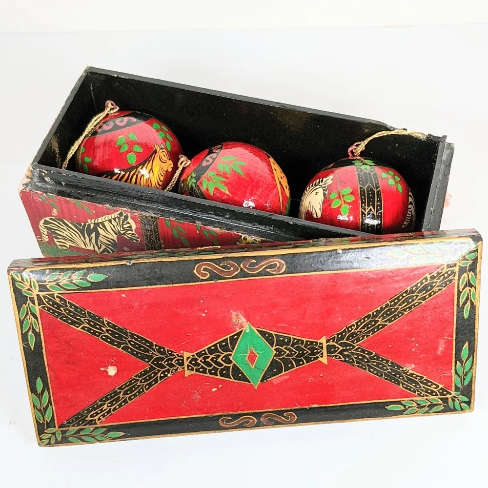 Vtg Foreside laquered hand painted ornament box